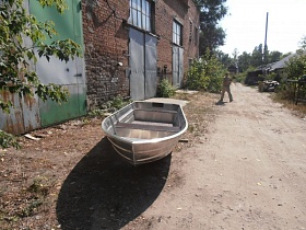 Продаю новую алюминиевую лодку-болотоход.