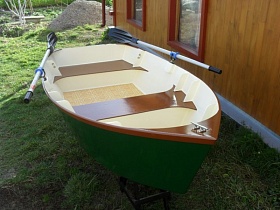 Лодка деревянная, гребная, новая.