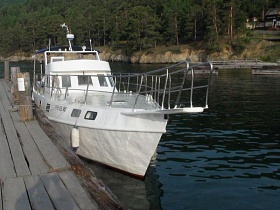 Моторная яхта "Сталкер", 2000 г., 17м. Моторная яхта "Сталкер", 2000 г., 17м.
